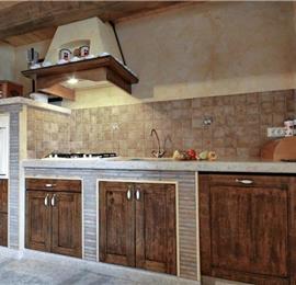 4 bedroom villa with pool near Svetvinčenat, Istria, sleeps 10